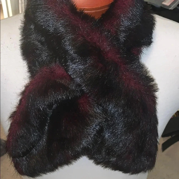 New Kathleen Fur Scarf - Picture 1 of 5